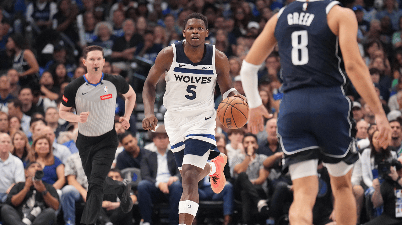 包含狼队痛失客场胜机，遗憾错失三分的词条