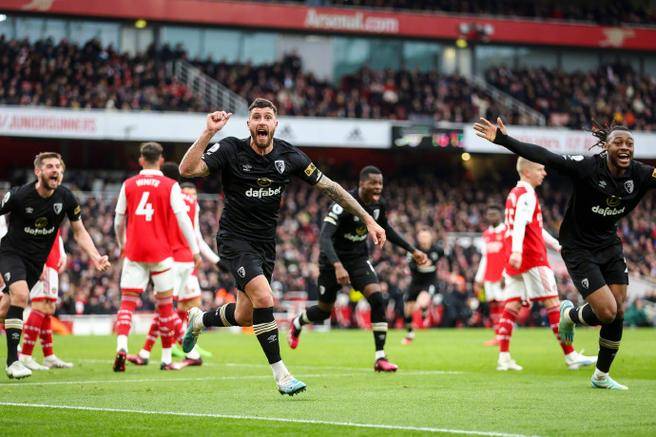 包含伯恩茅斯客场逆袭，成功挽回败局的词条